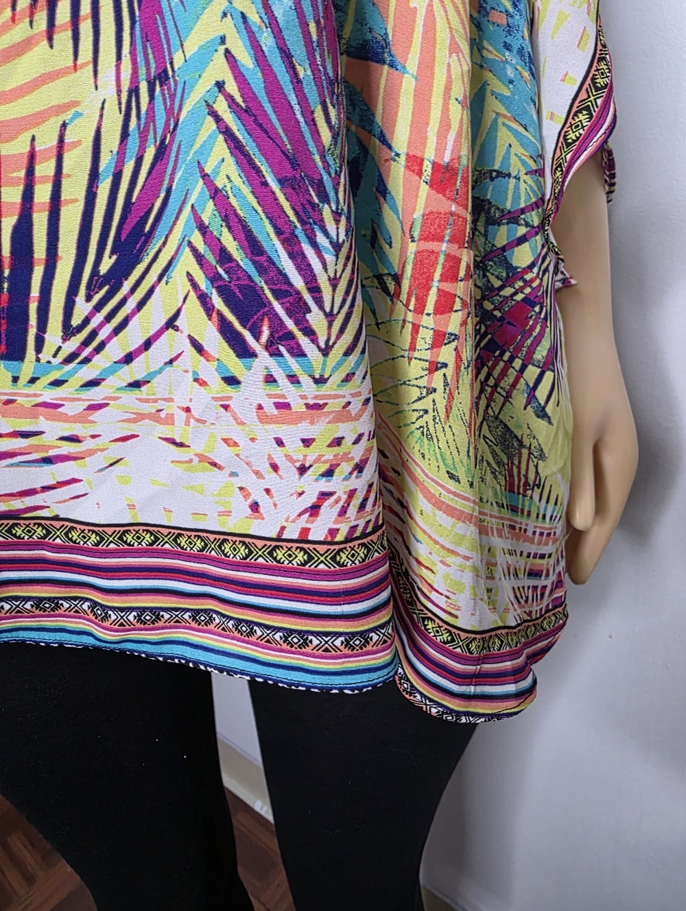 BOLD elements Multicolor Tropical Cold-Shoulder Top Size US/XL - Picture 10 of 14